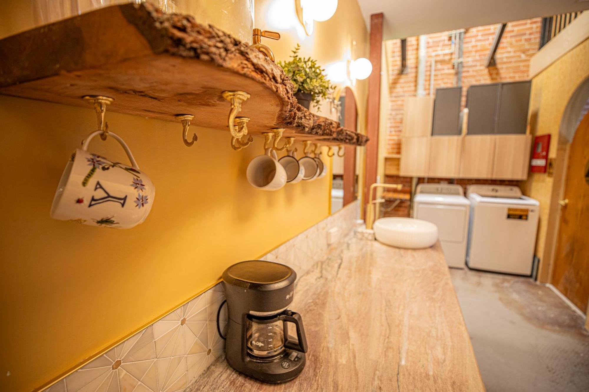 Social Stays - Santa Barbara'S First Hostel On State Street Экстерьер фото