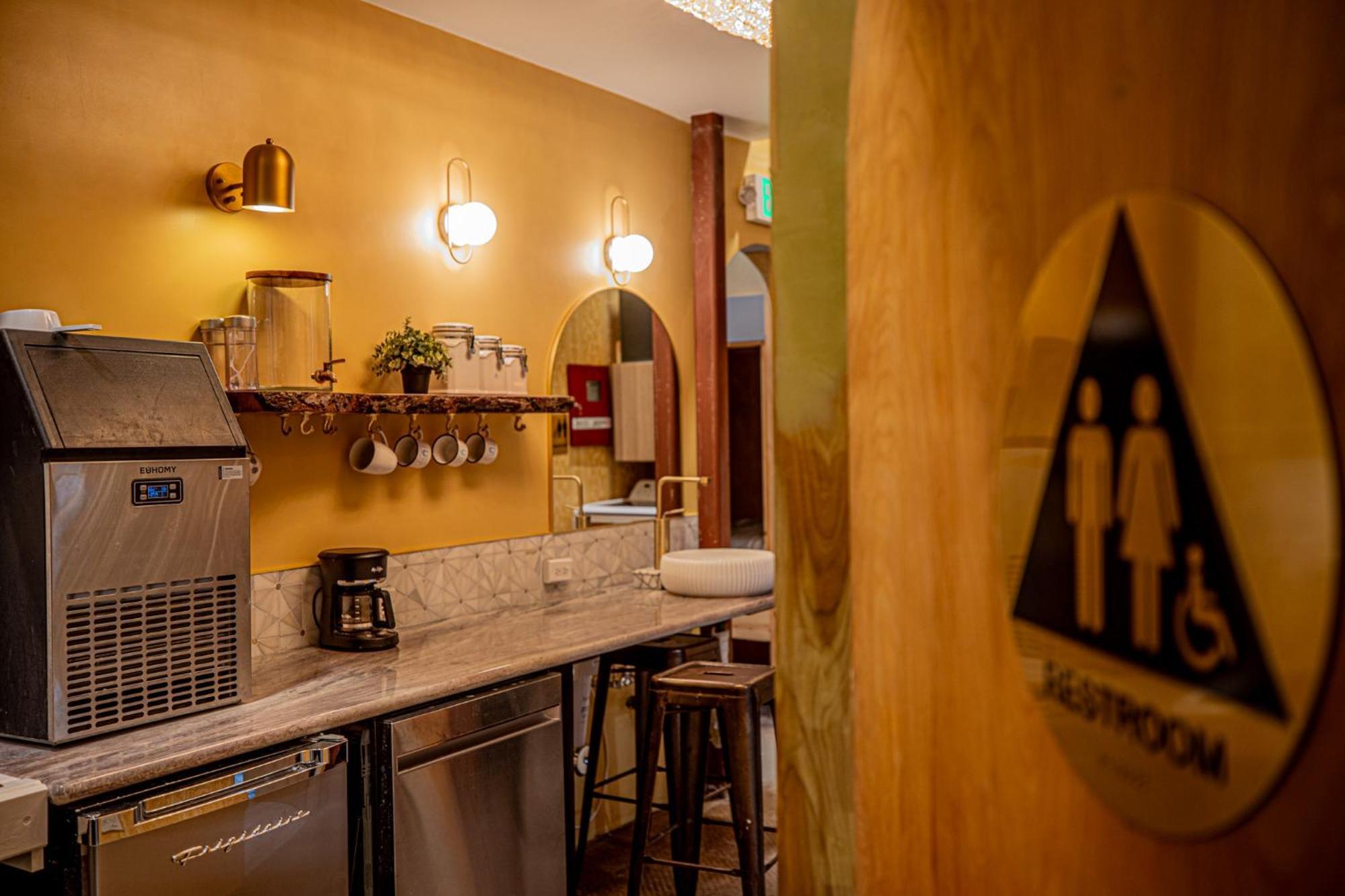 Social Stays - Santa Barbara'S First Hostel On State Street Экстерьер фото