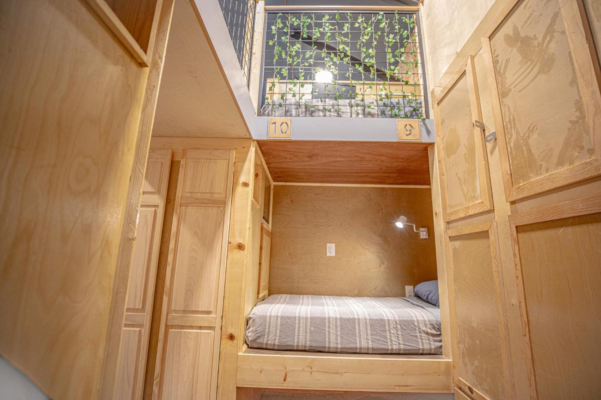 Social Stays - Santa Barbara'S First Hostel On State Street Экстерьер фото