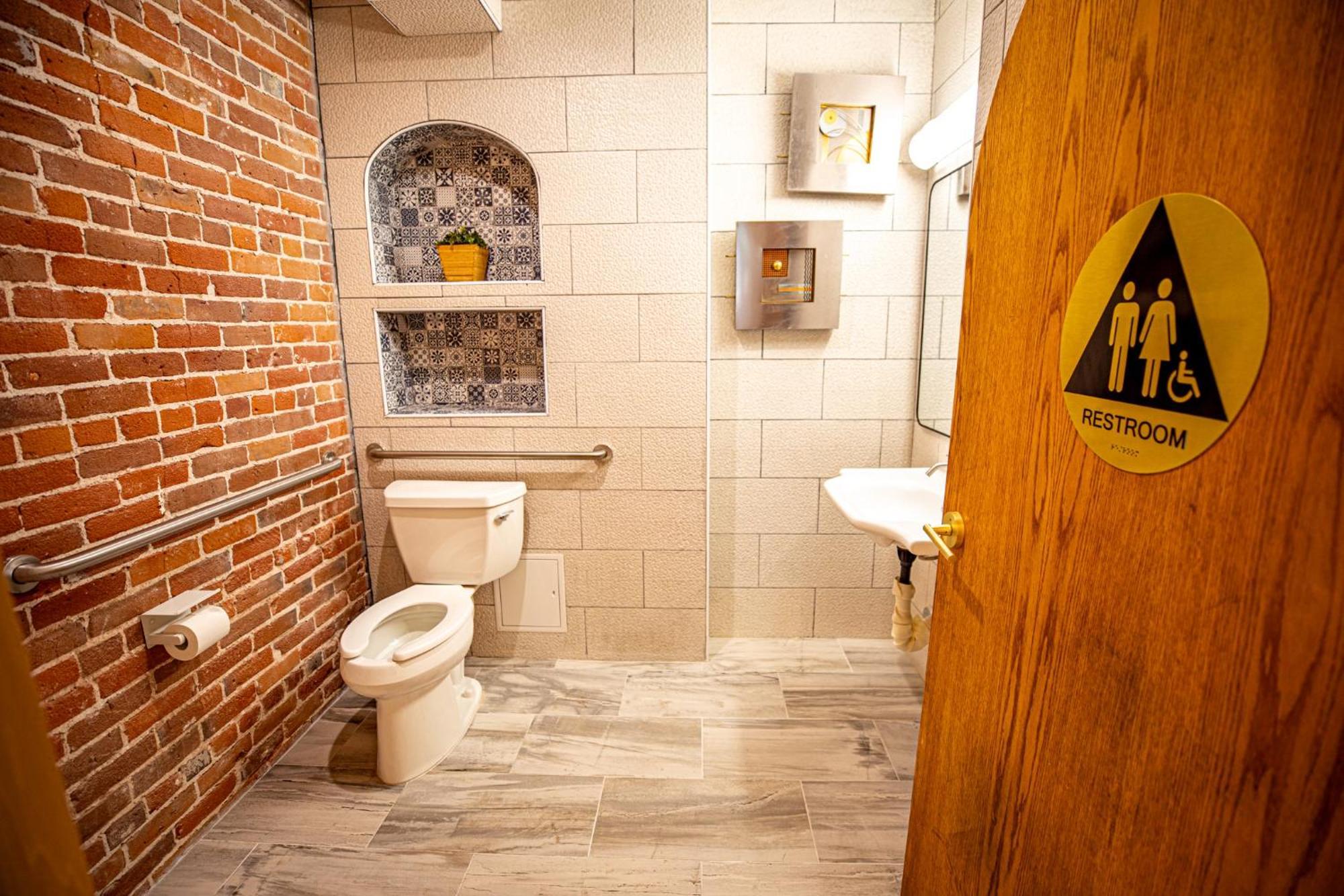 Social Stays - Santa Barbara'S First Hostel On State Street Экстерьер фото