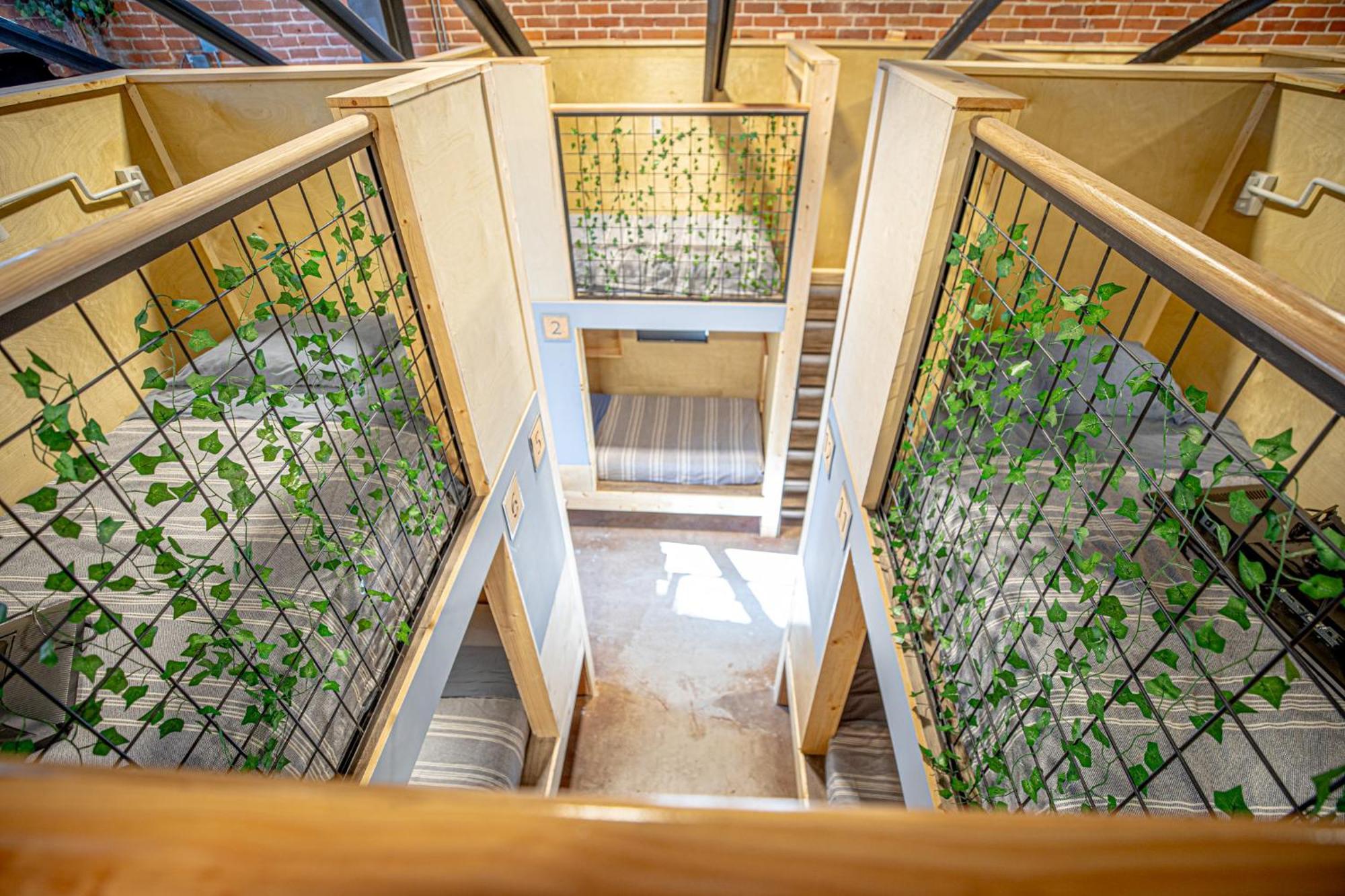 Social Stays - Santa Barbara'S First Hostel On State Street Экстерьер фото