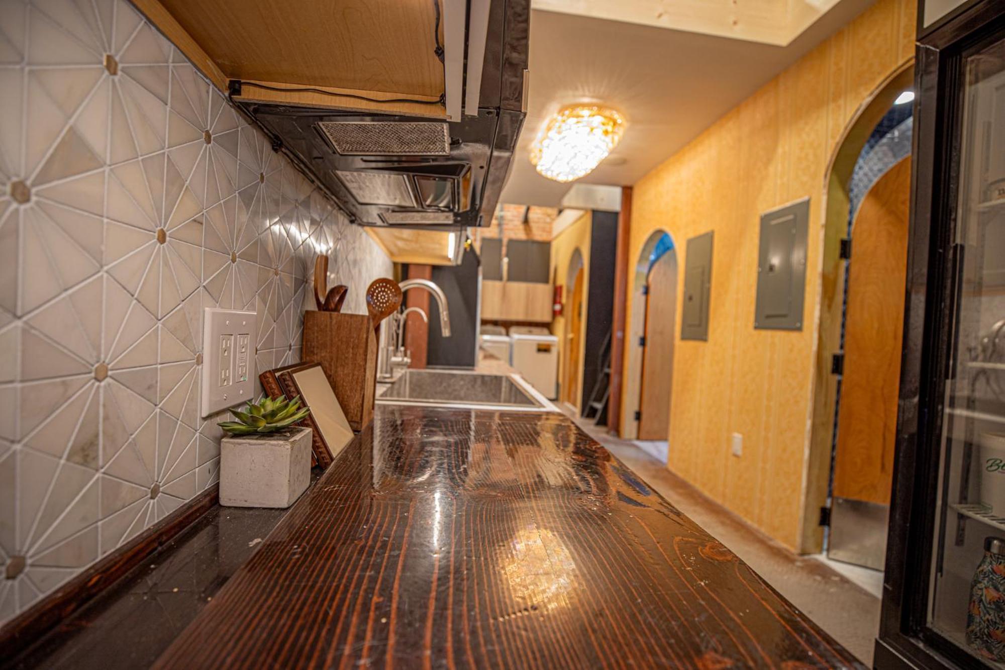 Social Stays - Santa Barbara'S First Hostel On State Street Экстерьер фото