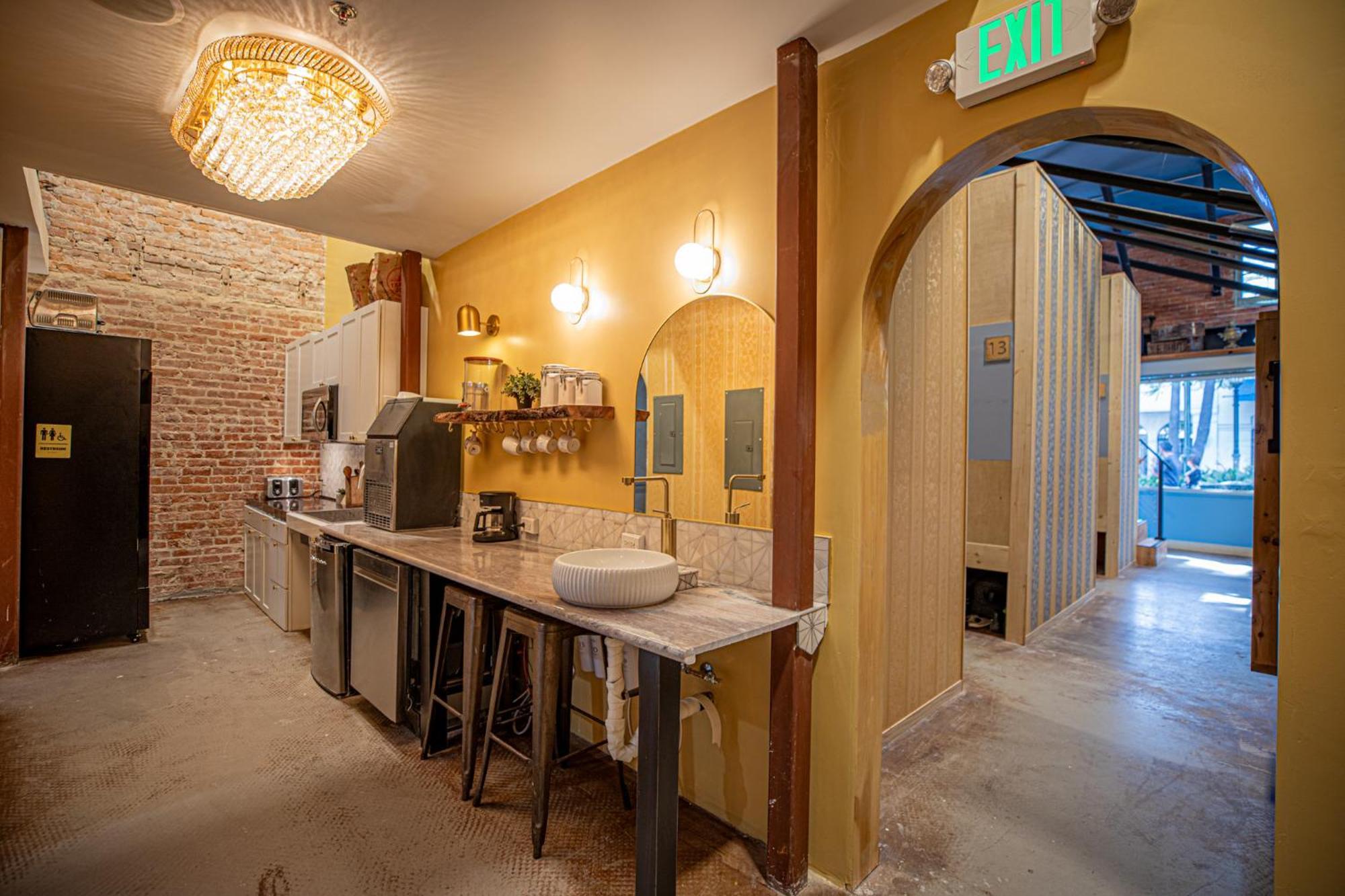 Social Stays - Santa Barbara'S First Hostel On State Street Экстерьер фото