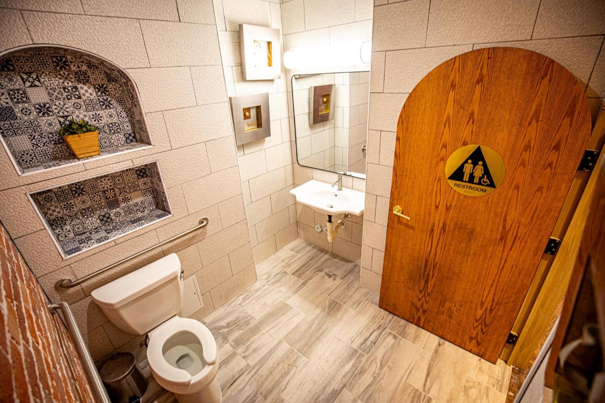 Social Stays - Santa Barbara'S First Hostel On State Street Экстерьер фото