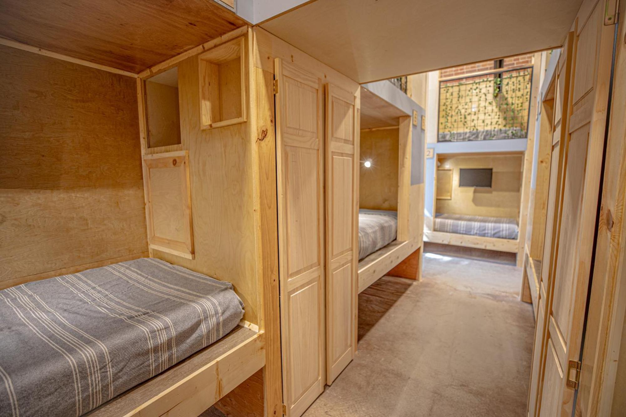 Social Stays - Santa Barbara'S First Hostel On State Street Экстерьер фото