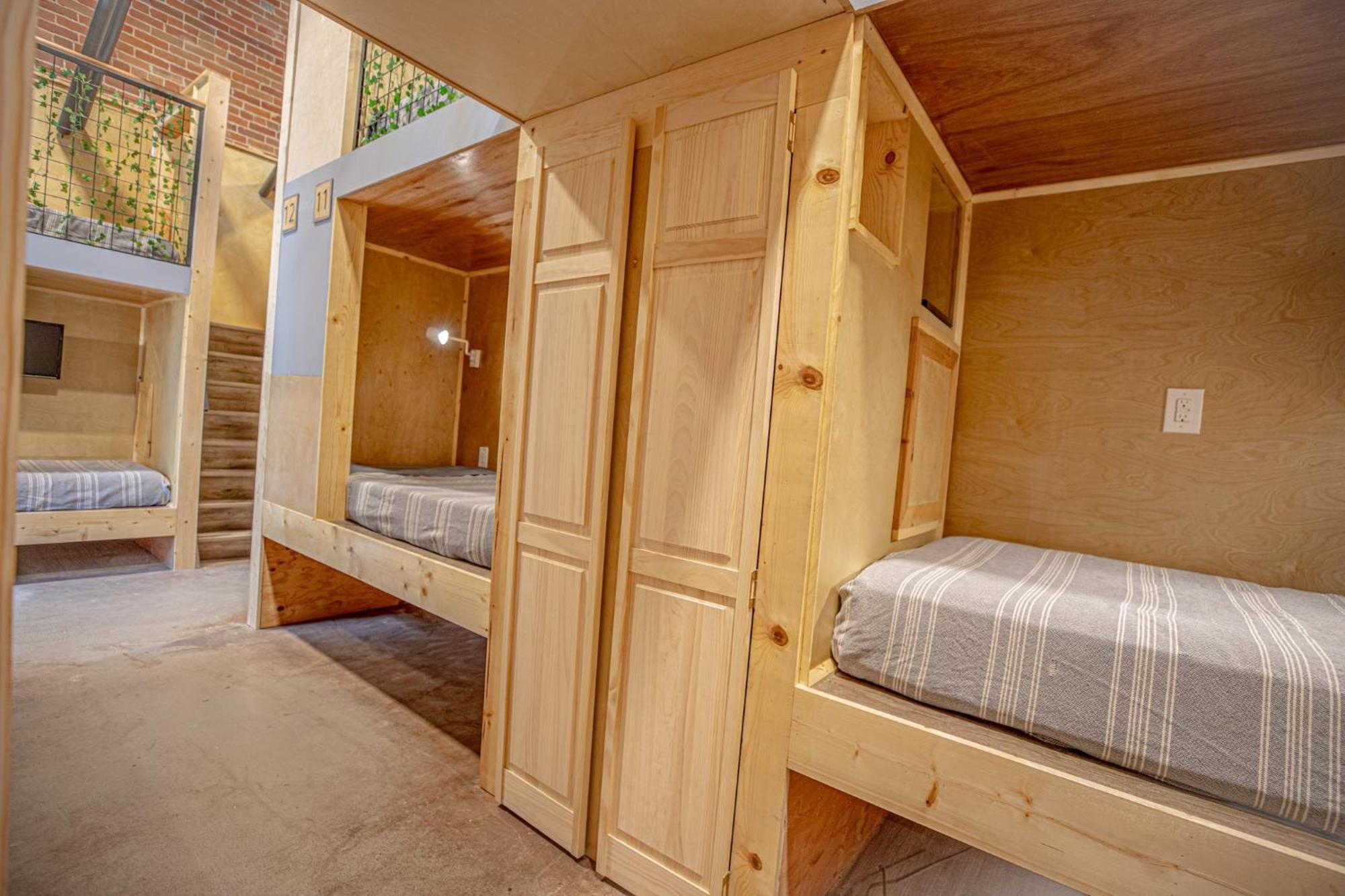 Social Stays - Santa Barbara'S First Hostel On State Street Экстерьер фото